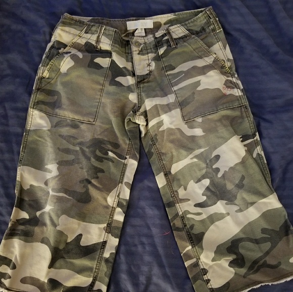 womens camo capri pants